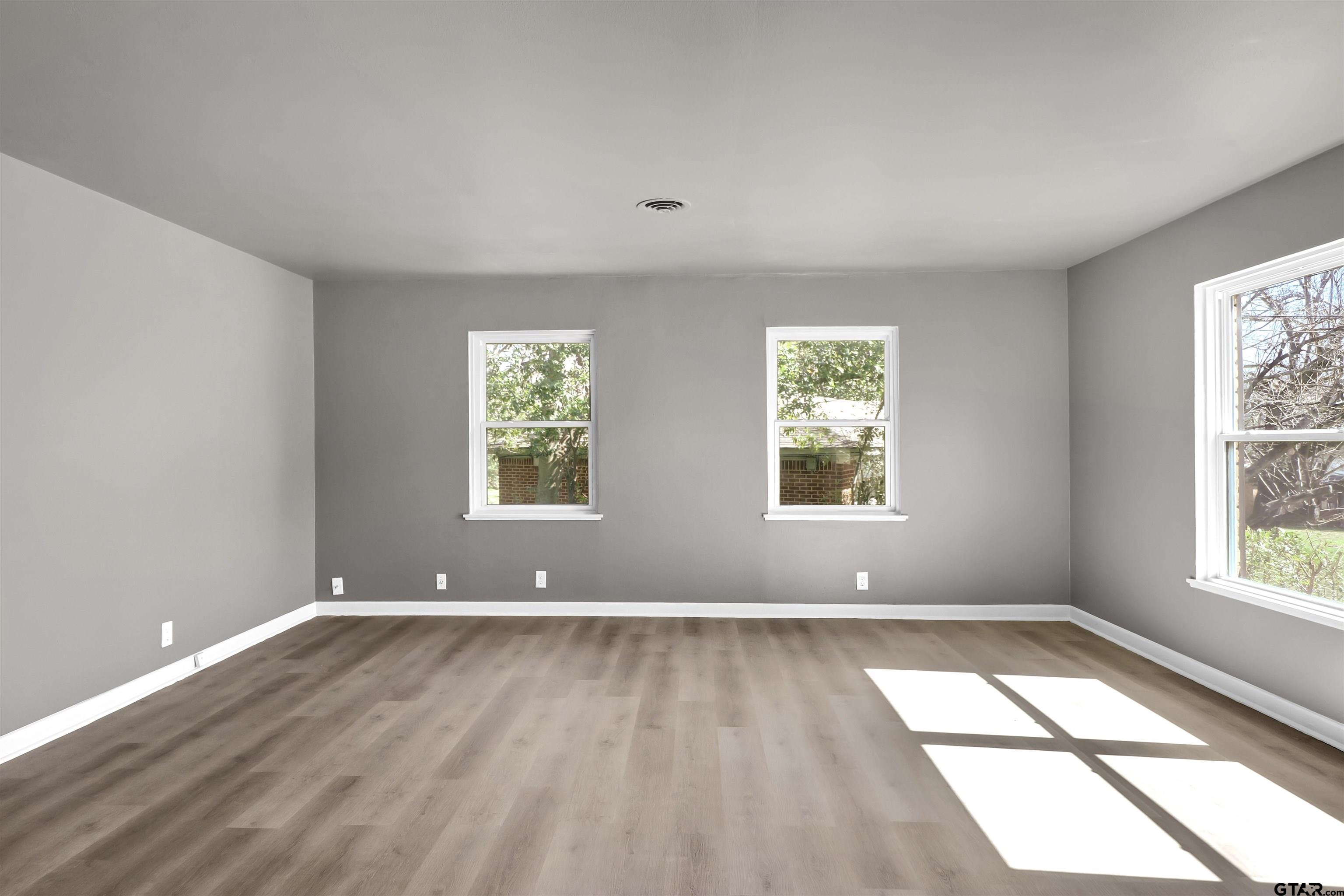 2031 Lee Street Tyler, TX 75702 - Photo 5 of 19