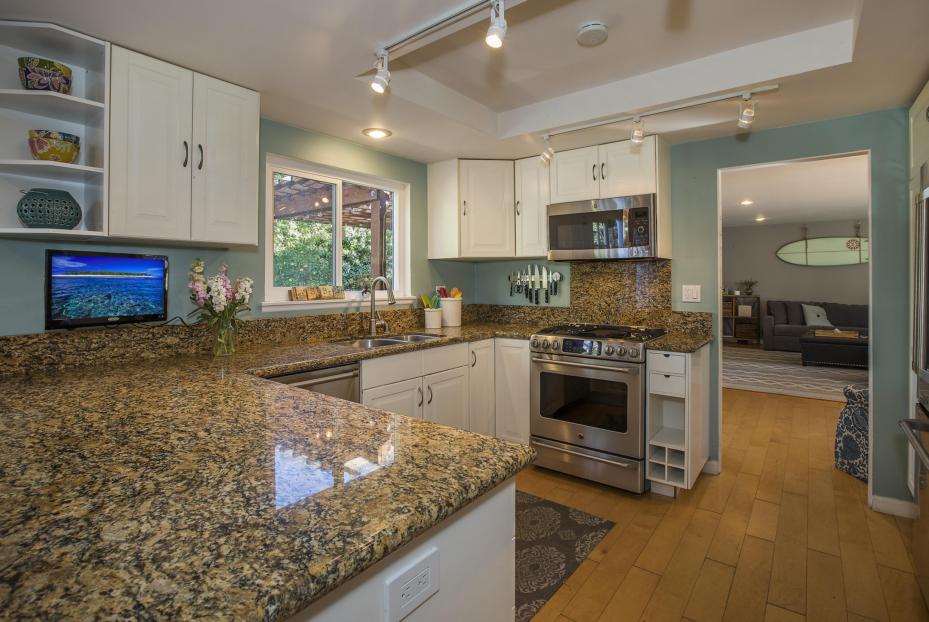677 Ferrara Way Santa Barbara, CA 93105 - Photo 3 of 14 kitchen1