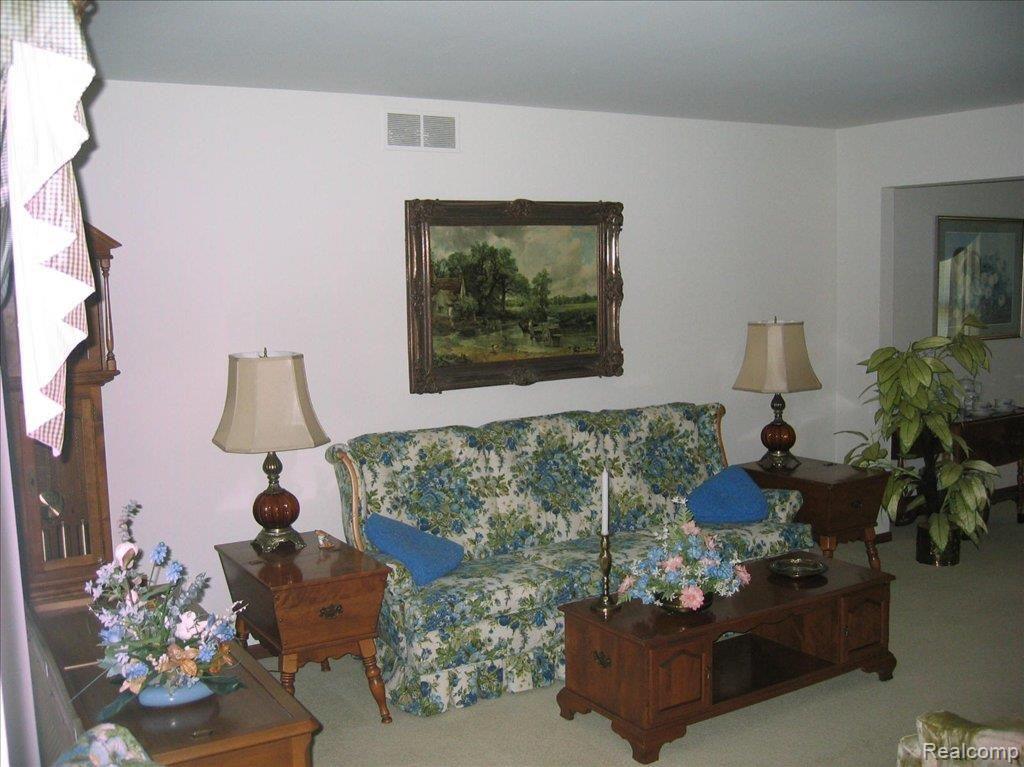 1157 Hathaway Rising Rochester, MI 48306 - Photo 3 of 8 IMG_3293
