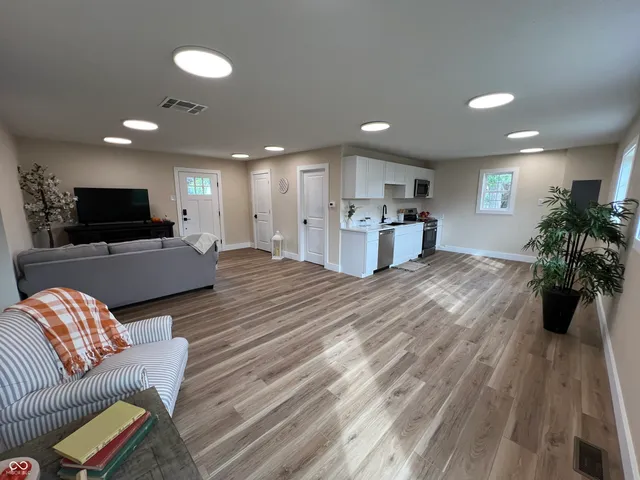 $147,700 | 2111 South I Street, Elwood, IN 46036