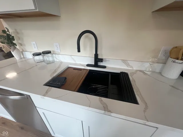 $147,700 | 2111 South I Street, Elwood, IN 46036