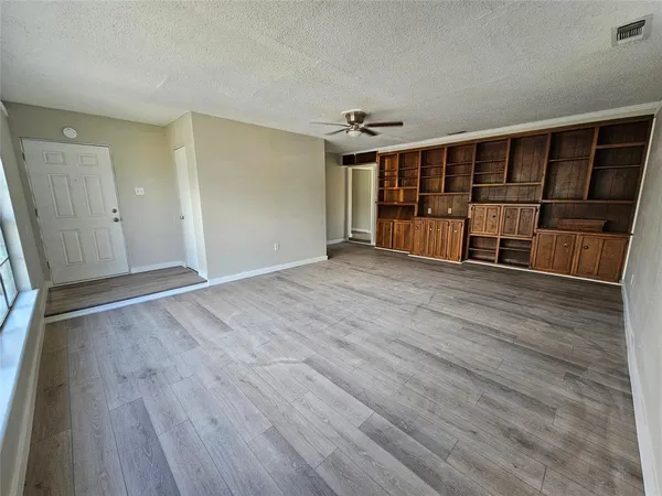 $1,750 | 605 White Street, Whitesboro, TX 76273