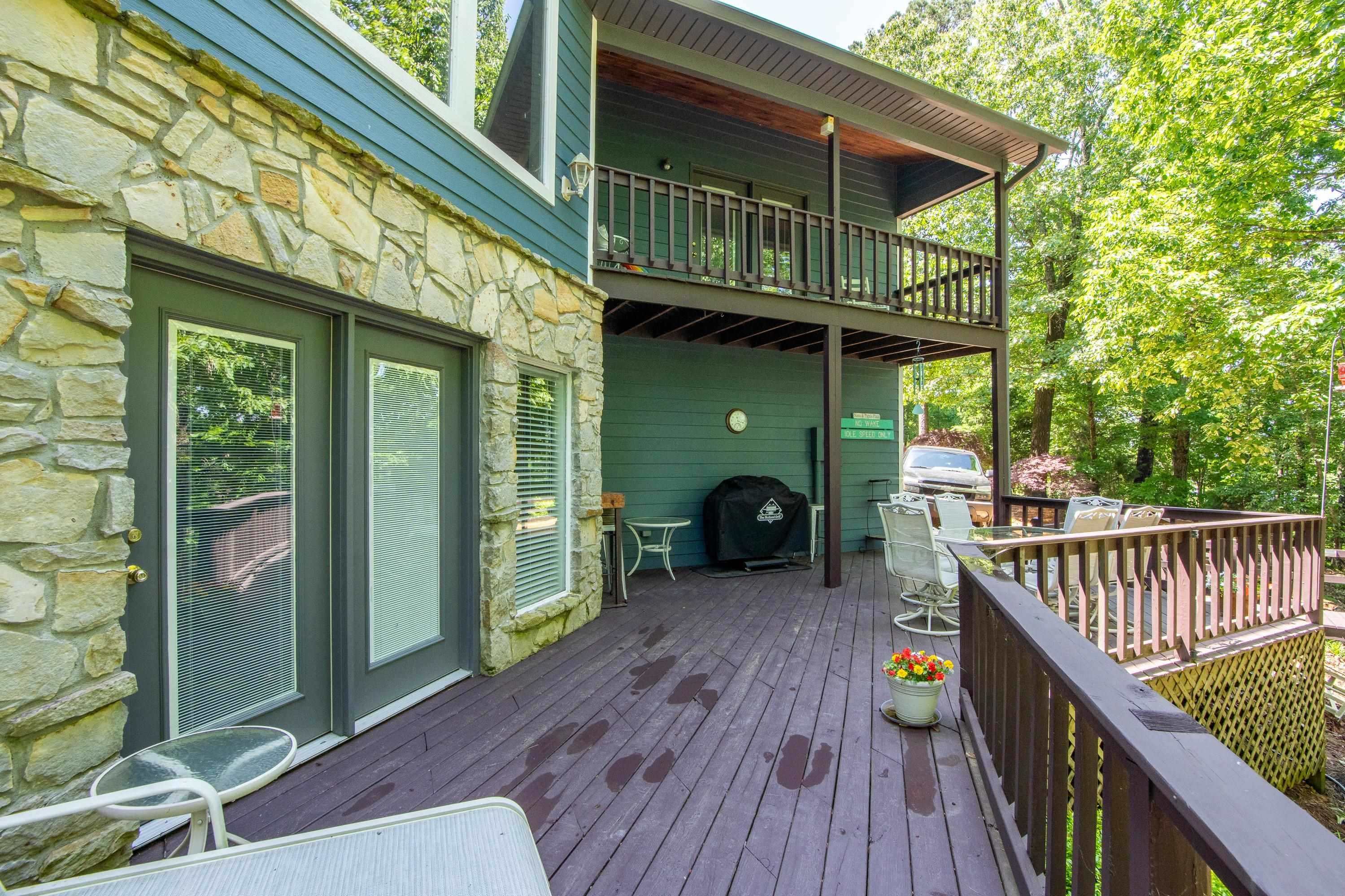 140 Ridge View Savannah, TN 38372 - Photo 17 of 36 a view of a deck with barbeque grill and floor