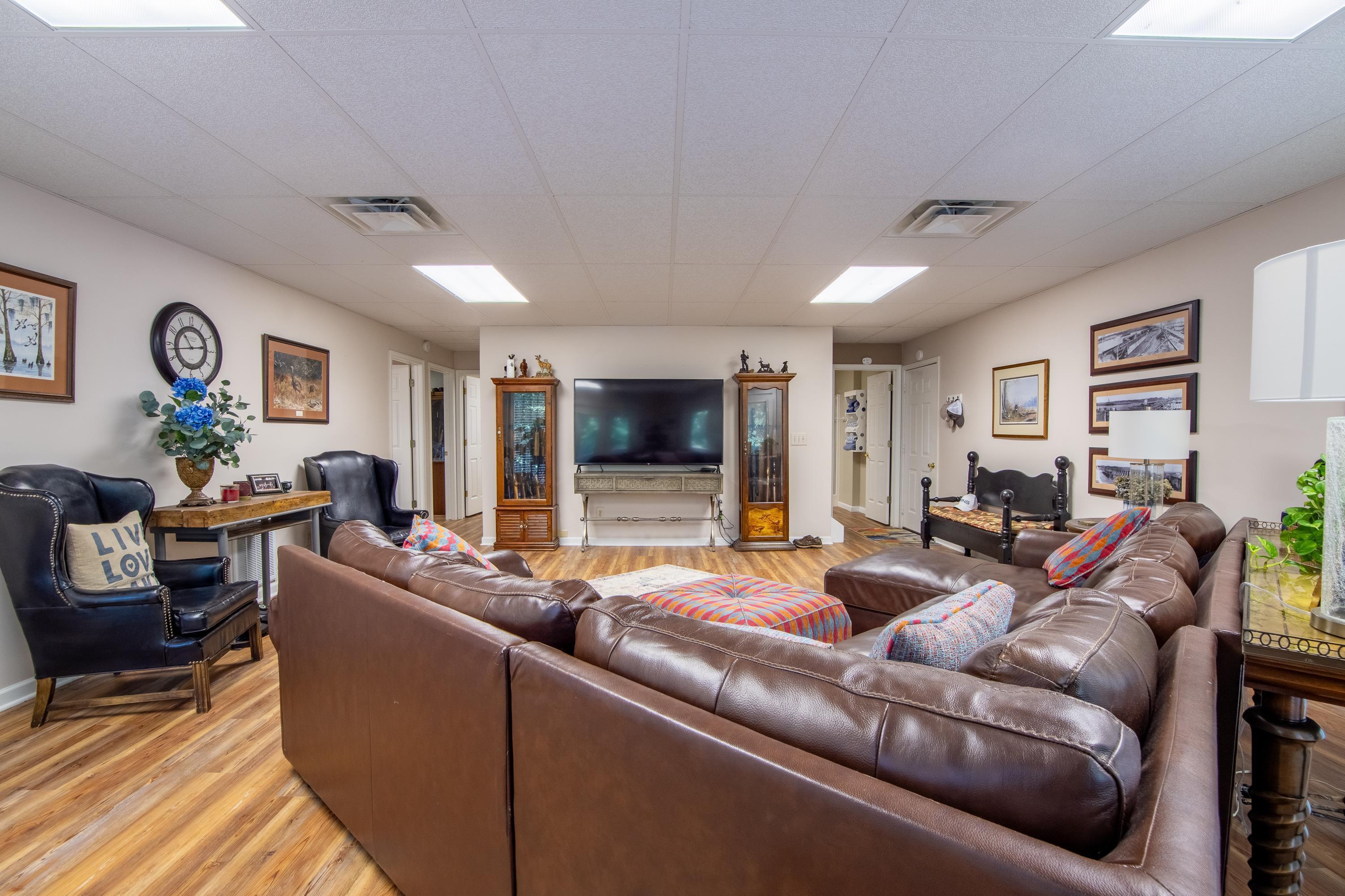 140 Ridge View Savannah, TN 38372 - Photo 26 of 36 a living room with furniture and a flat screen tv