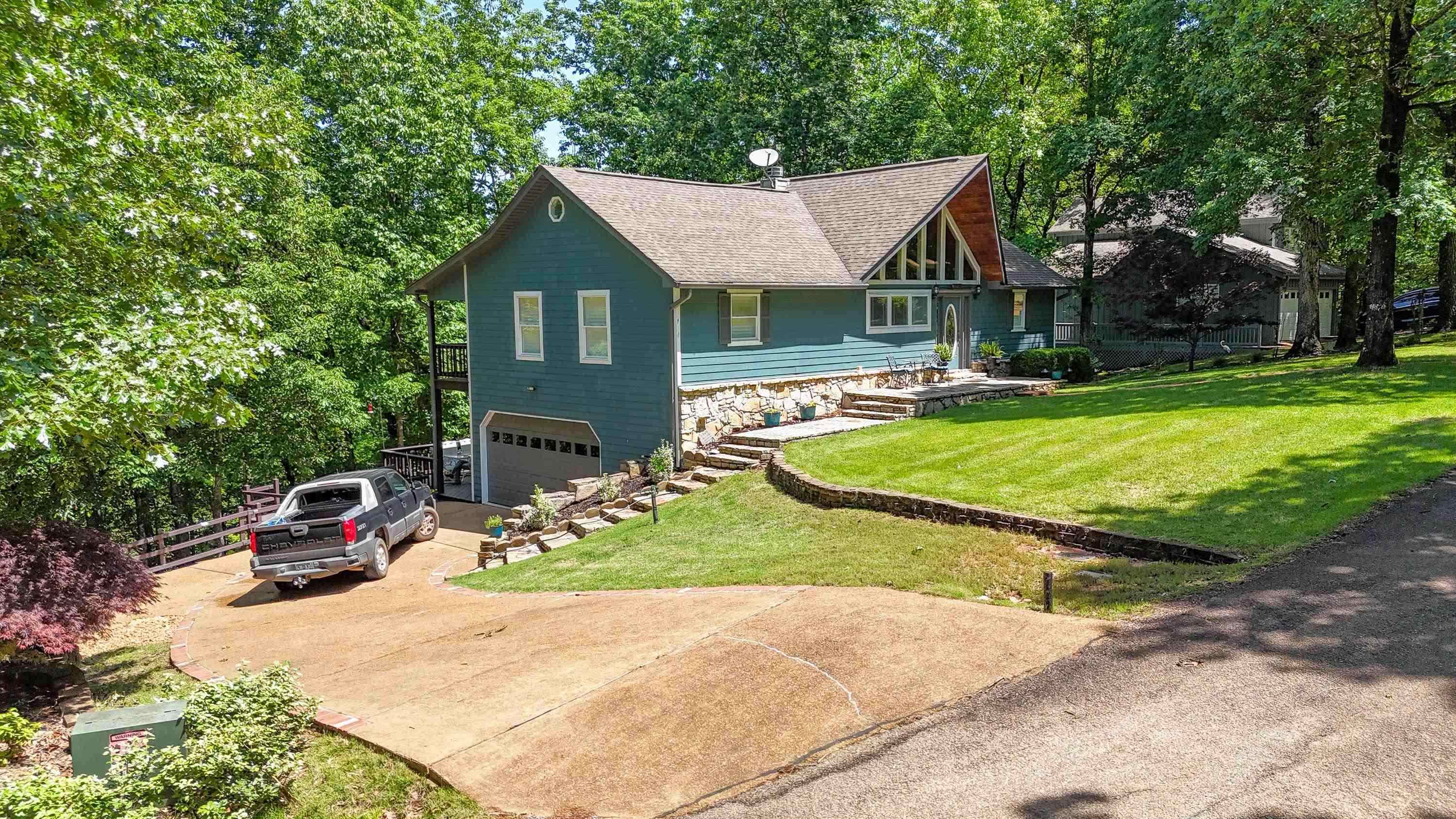 140 Ridge View Savannah, TN 38372 - Photo 3 of 36 a view of a house with backyard sitting area and garden