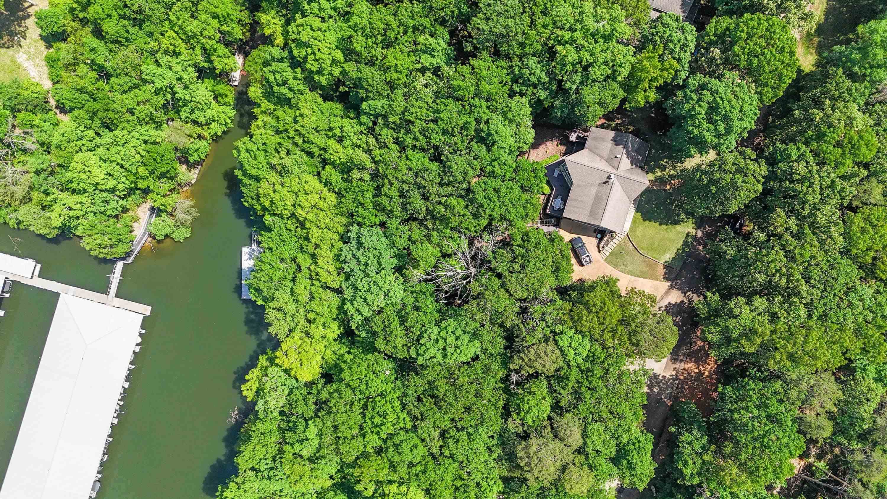 140 Ridge View Savannah, TN 38372 - Photo 34 of 36 an aerial view of a house with a yard