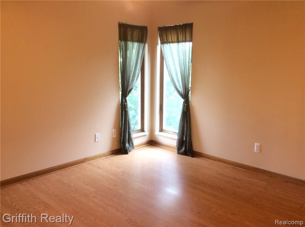 7290 Green Road Fenton, MI 48430 - Photo 9 of 32 IMG_6344.JPG
