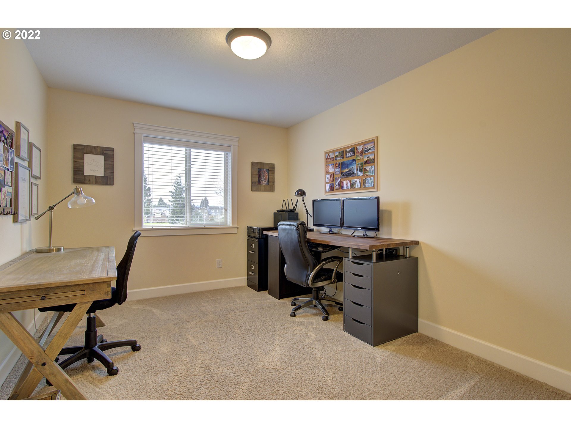 101 North 38th Place Ridgefield, WA 98642 - Photo 19 of 32 a workspace with furniture and a window
