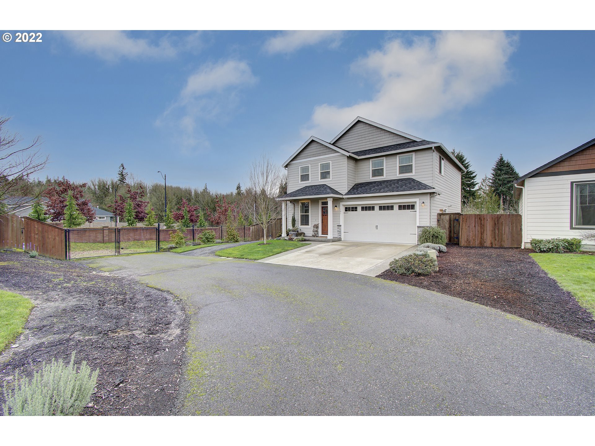 101 North 38th Place Ridgefield, WA 98642 - Photo 2 of 32 a front view of a house with a yard