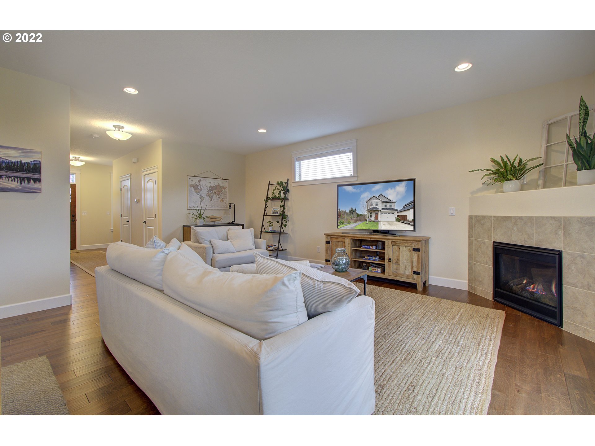 101 North 38th Place Ridgefield, WA 98642 - Photo 6 of 32 a living room with furniture and a fireplace