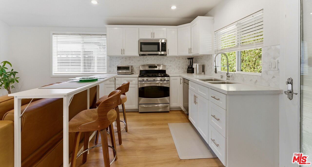 132 North Carson Road, Unit A Beverly Hills, CA 90211 - Photo 7 of 14