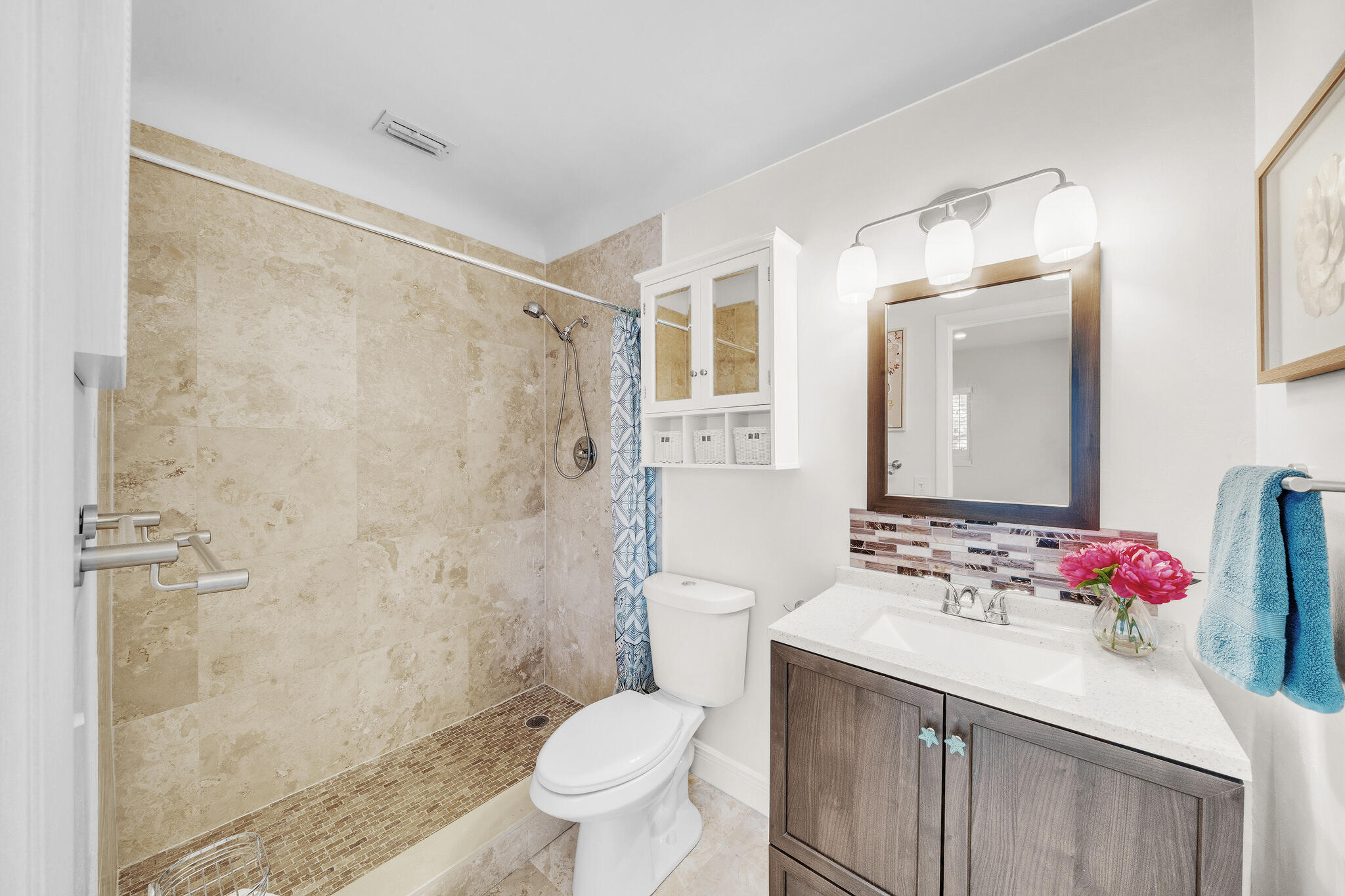 1970 Northeast 32nd Street Lighthouse Point, FL 33064 - Photo 25 of 58 16 Cabana Bath (1)