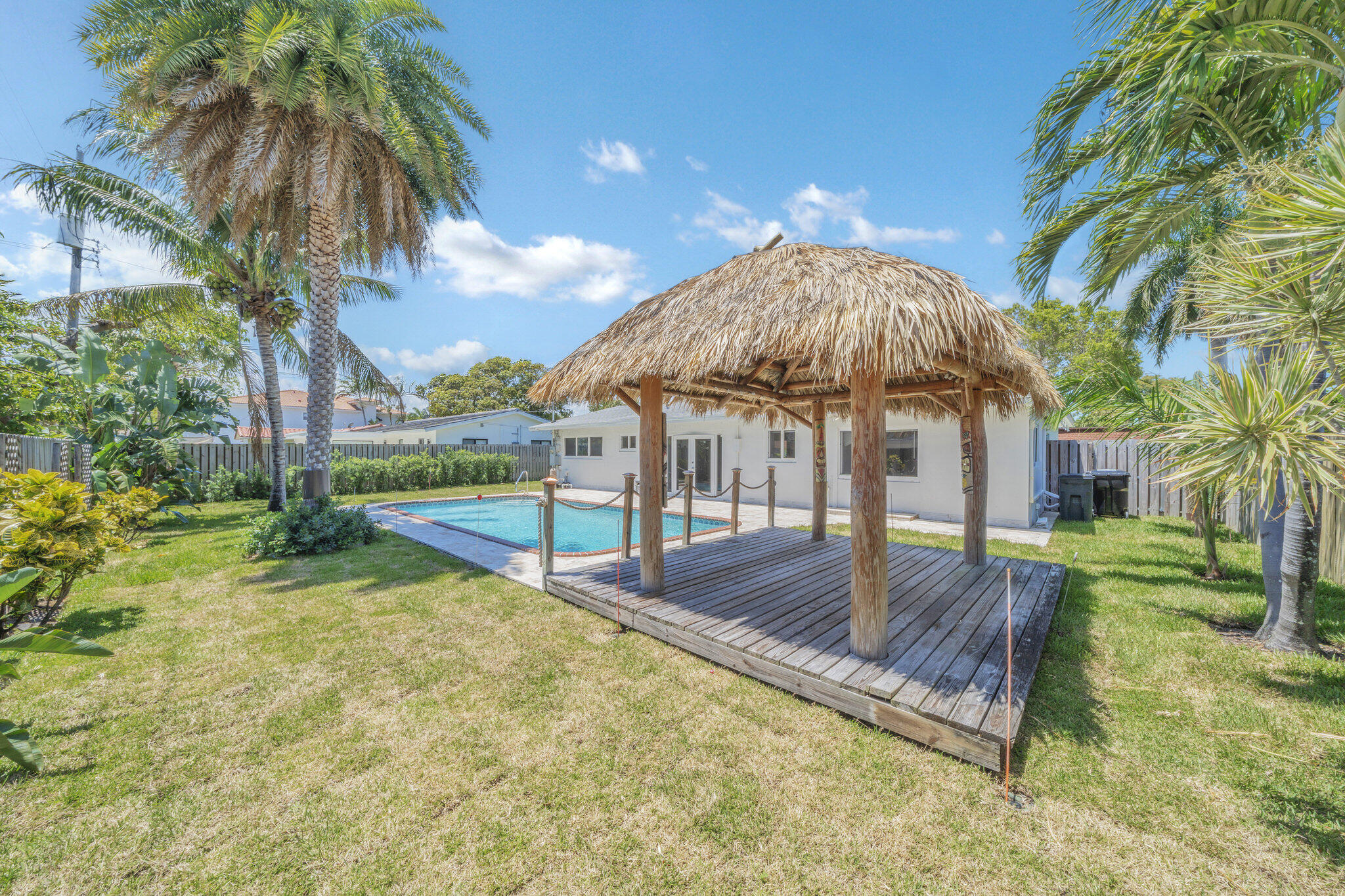 1970 Northeast 32nd Street Lighthouse Point, FL 33064 - Photo 48 of 58 5 Pool + backyard (6)