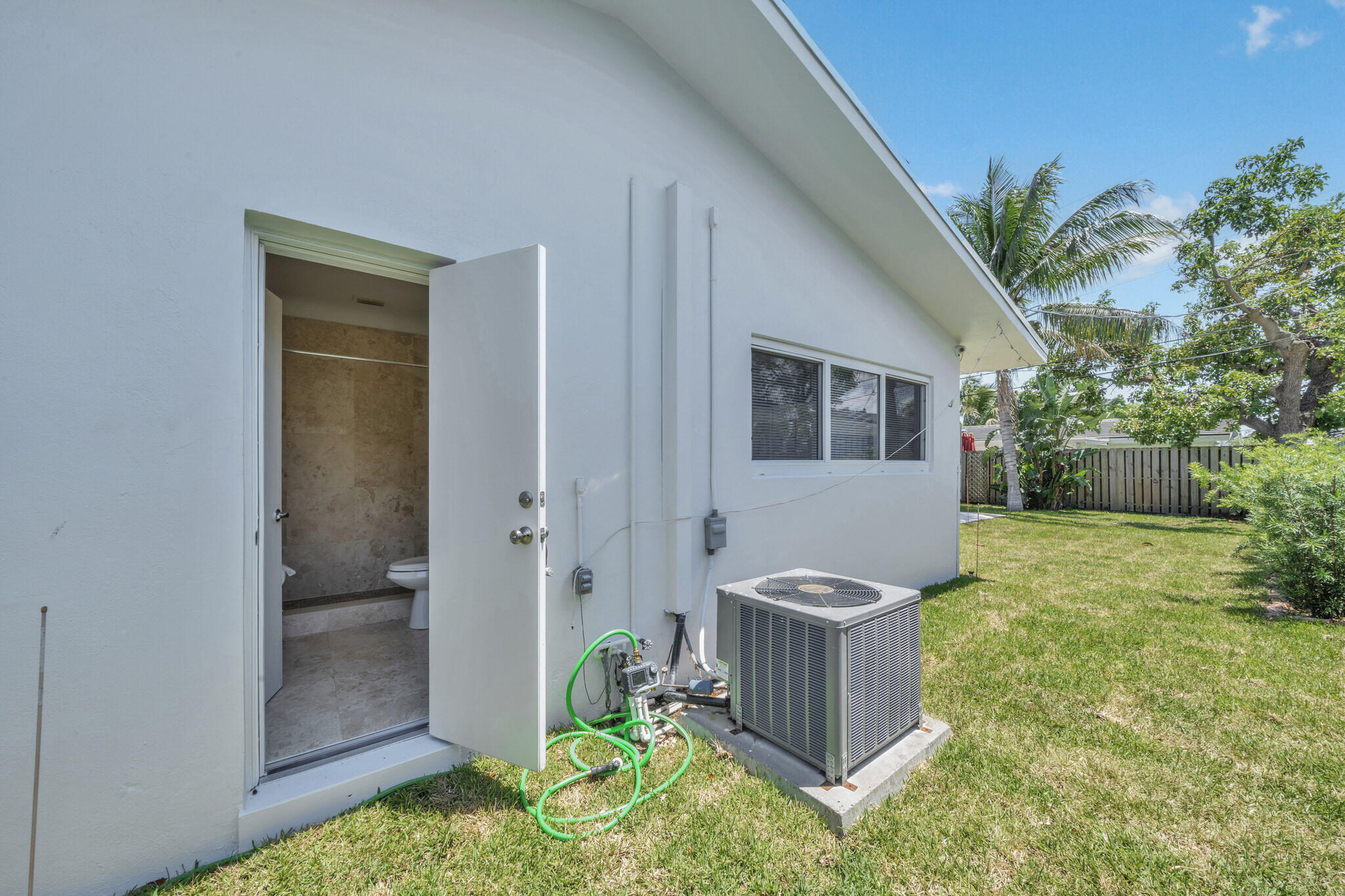 1970 Northeast 32nd Street Lighthouse Point, FL 33064 - Photo 52 of 58 16 Cabana Bath (4)
