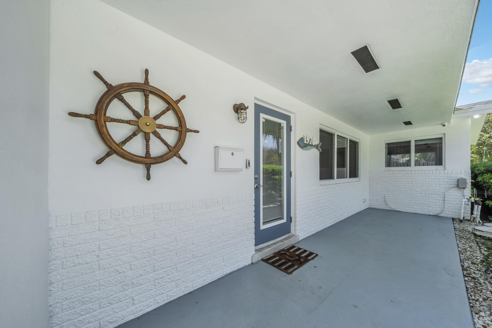 1970 Northeast 32nd Street Lighthouse Point, FL 33064 - Photo 10 of 58 Front porch