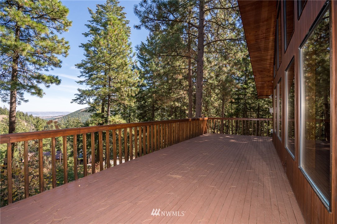 6200 Forest Ridge Drive Wenatchee, WA 98801 - Photo 3 of 24 Gallery Image 3