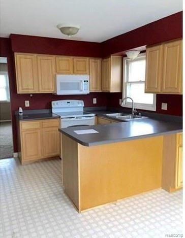 1648 Haslett Road East Lansing, MI 48823 - Photo 2 of 25