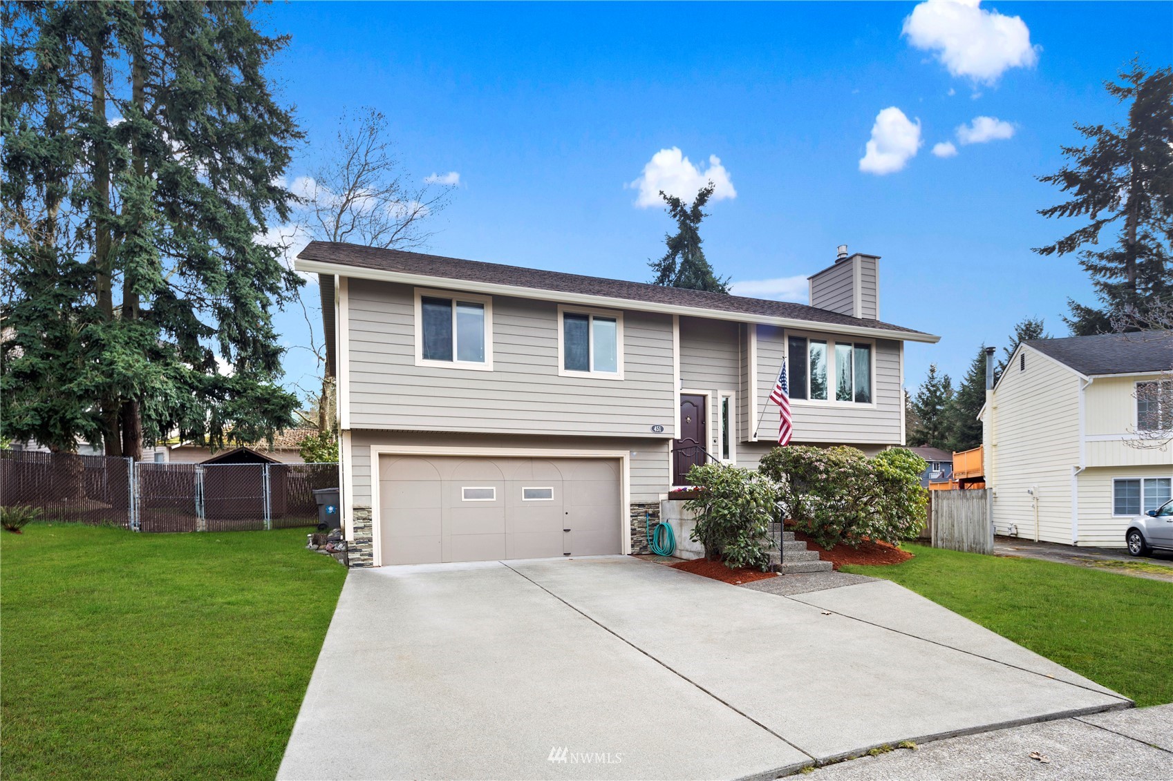 451 Northeast Edmonds Court Renton, WA 98056 - Photo 2 of 29