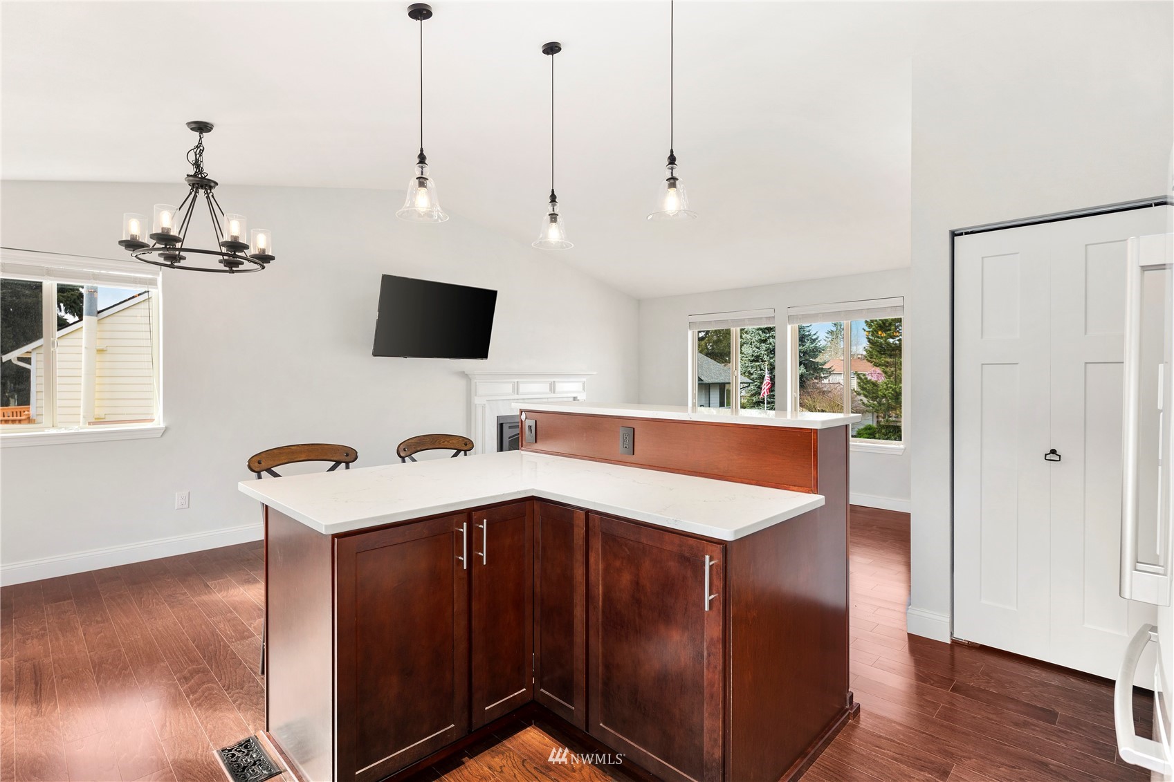 451 Northeast Edmonds Court Renton, WA 98056 - Photo 10 of 29