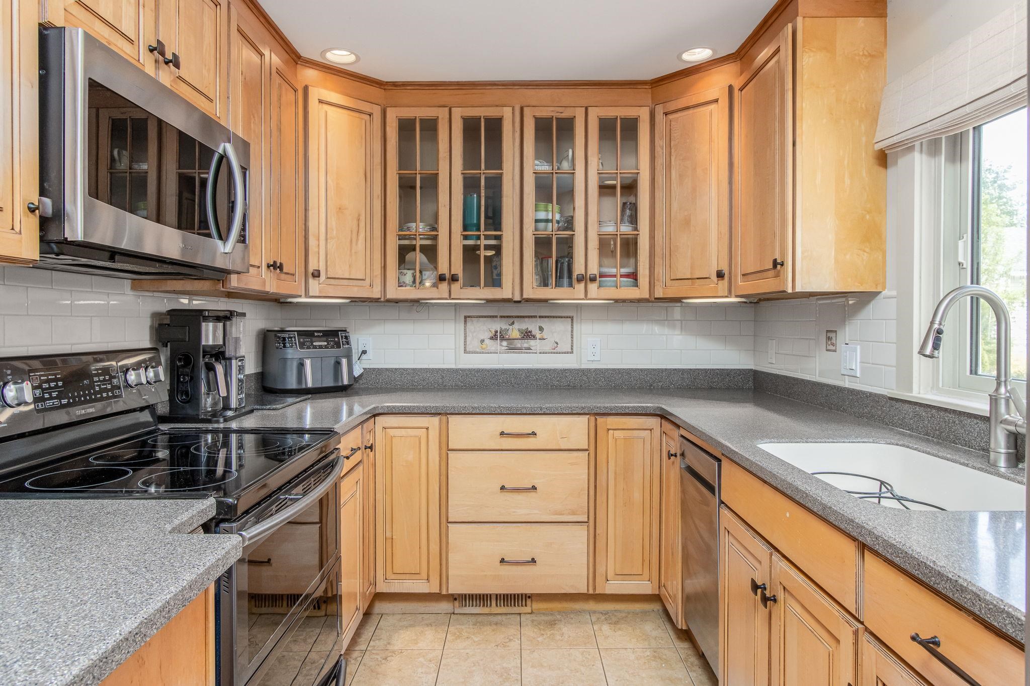39 Dearborn Avenue Hampton, NH 03842 - Photo 15 of 48