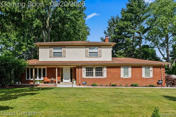 $569,500 | 833 Cobblestone Drive, Rochester Hills, MI 48309