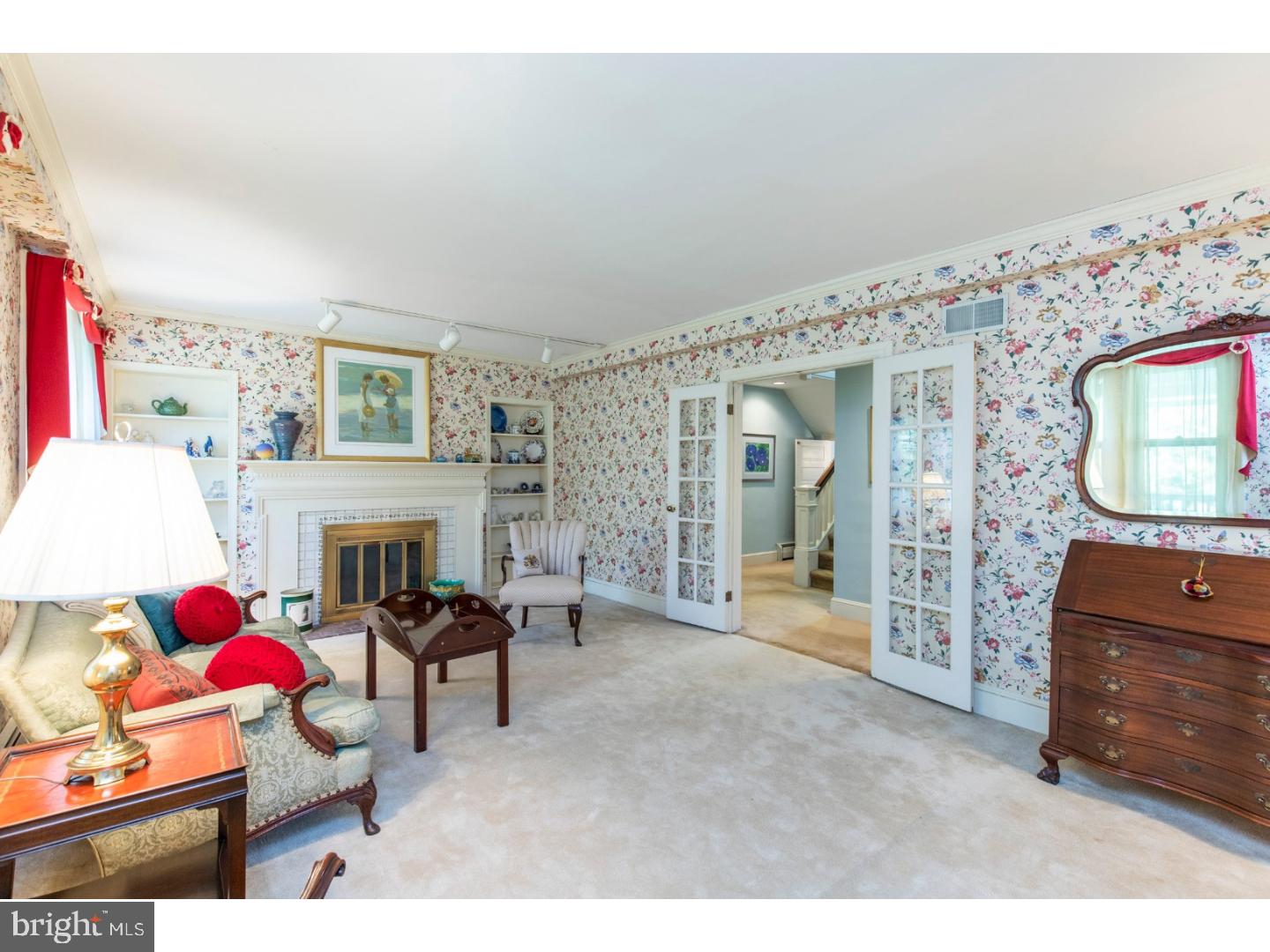 401 Woodward Road Media, PA 19063 - Photo 14 of 24 Living Room