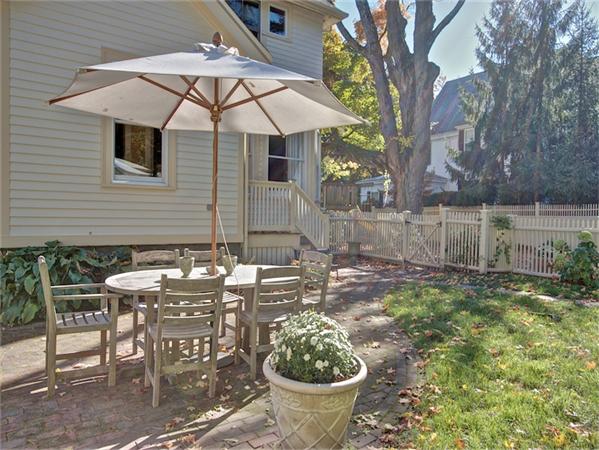 3 Warren Street Winchester, MA 01890 - Photo 2 of 30