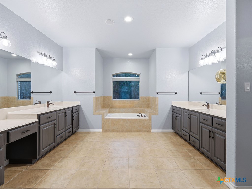 10302 Teich Loop New Braunfels, TX 78132 - Photo 17 of 38