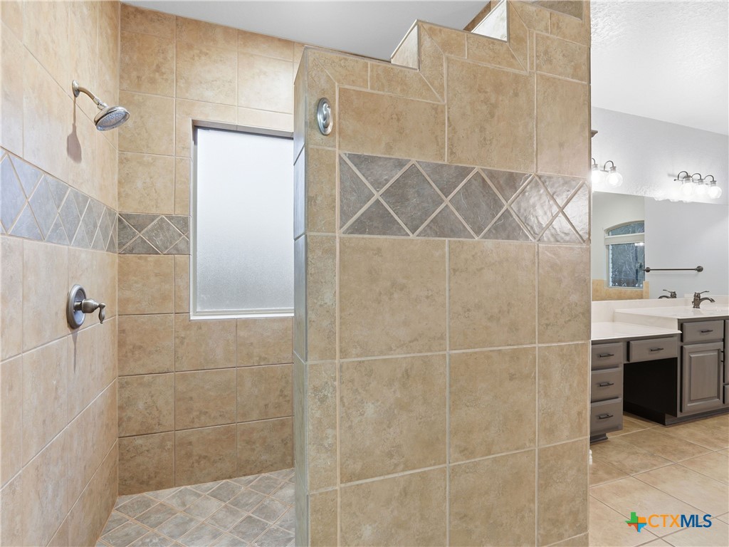 10302 Teich Loop New Braunfels, TX 78132 - Photo 18 of 38