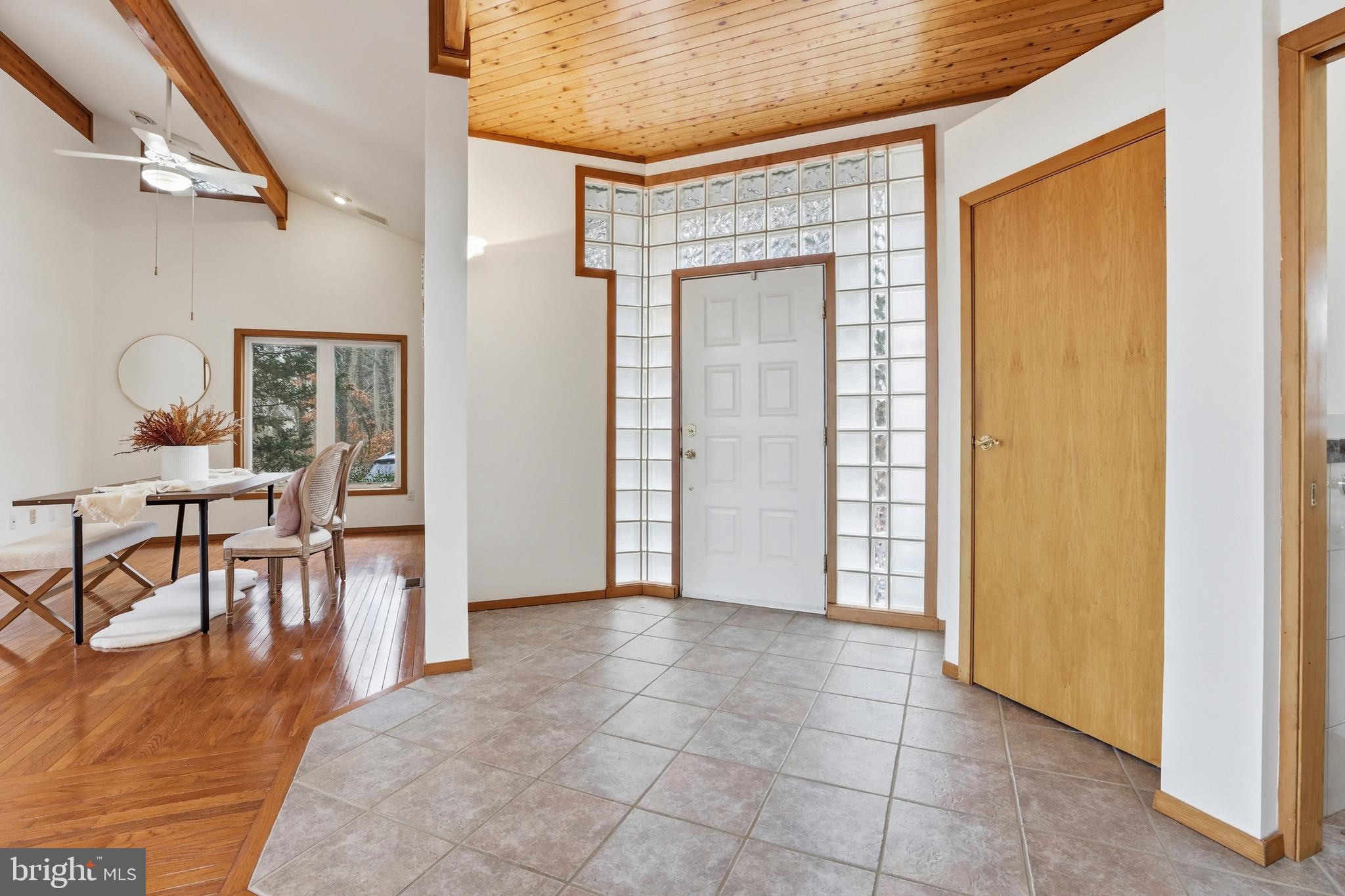 5931 Tyler Road Deale, MD 20751 - Photo 12 of 77 Come in.....