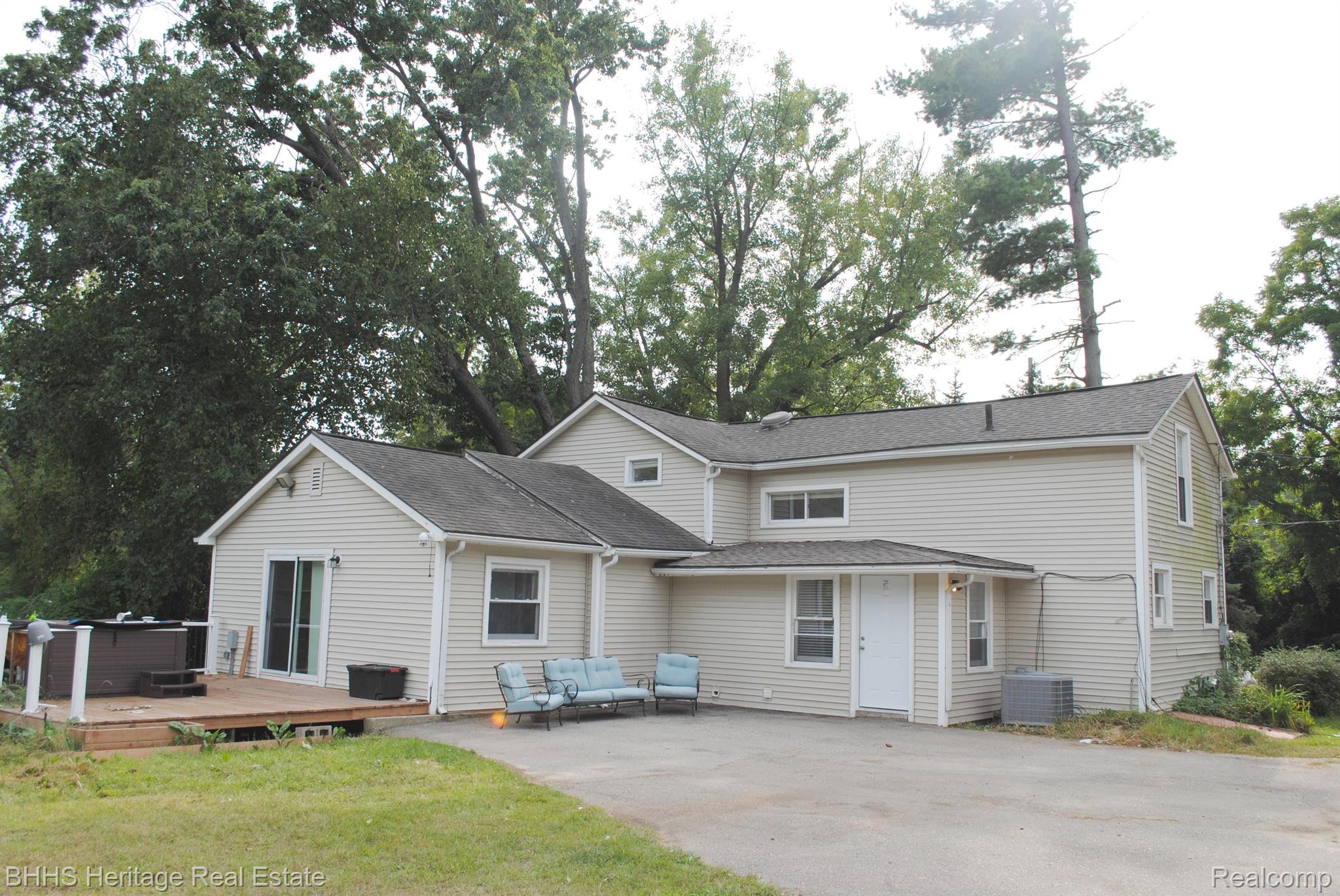 5004 Carroll Lk Road Commerce Township, MI 48382 - Photo 3 of 24 The deck overlooks the rear woods!