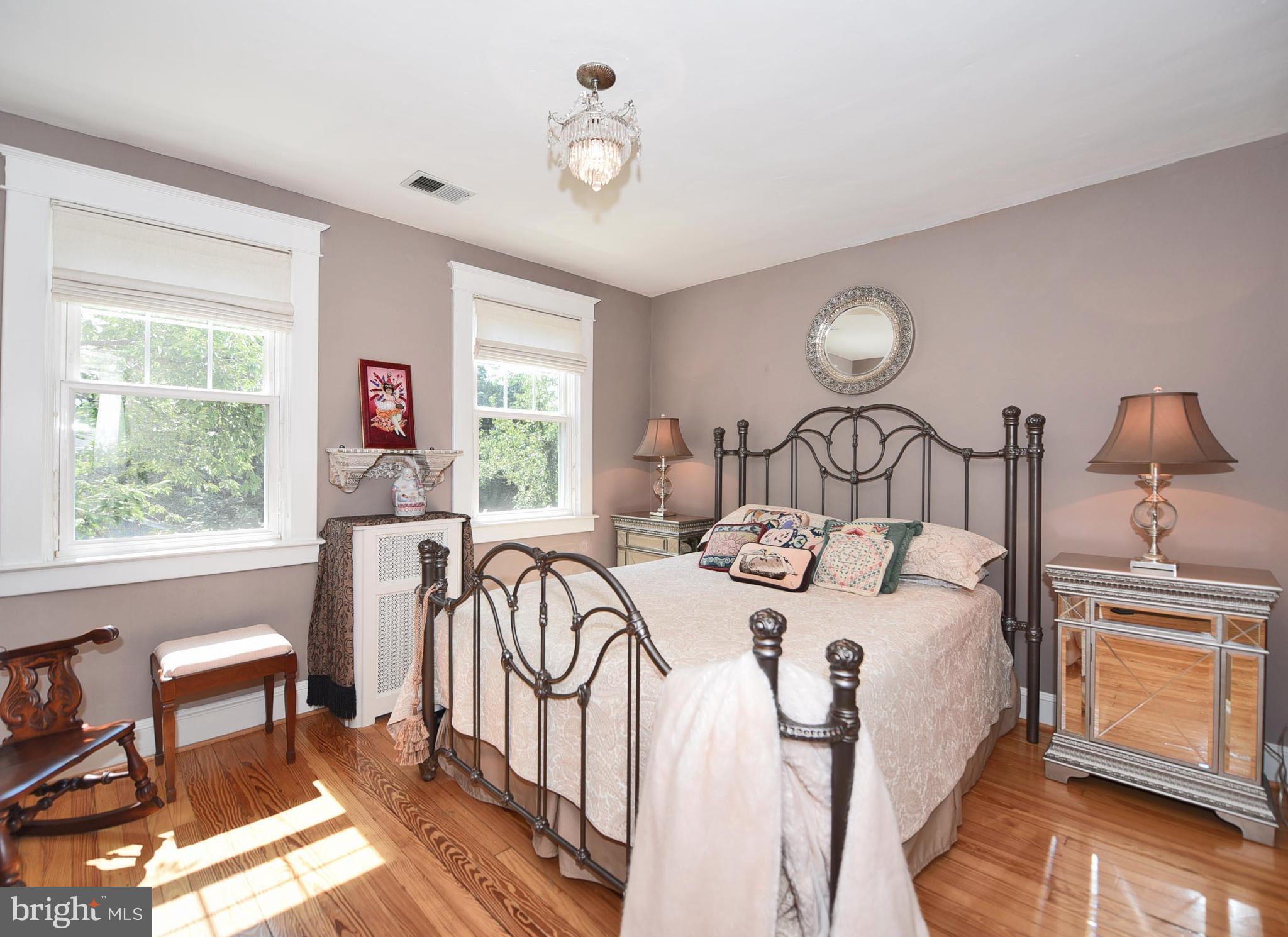 709 Hollen Road Baltimore, MD 21212 - Photo 13 of 30 Look at Those Windows!