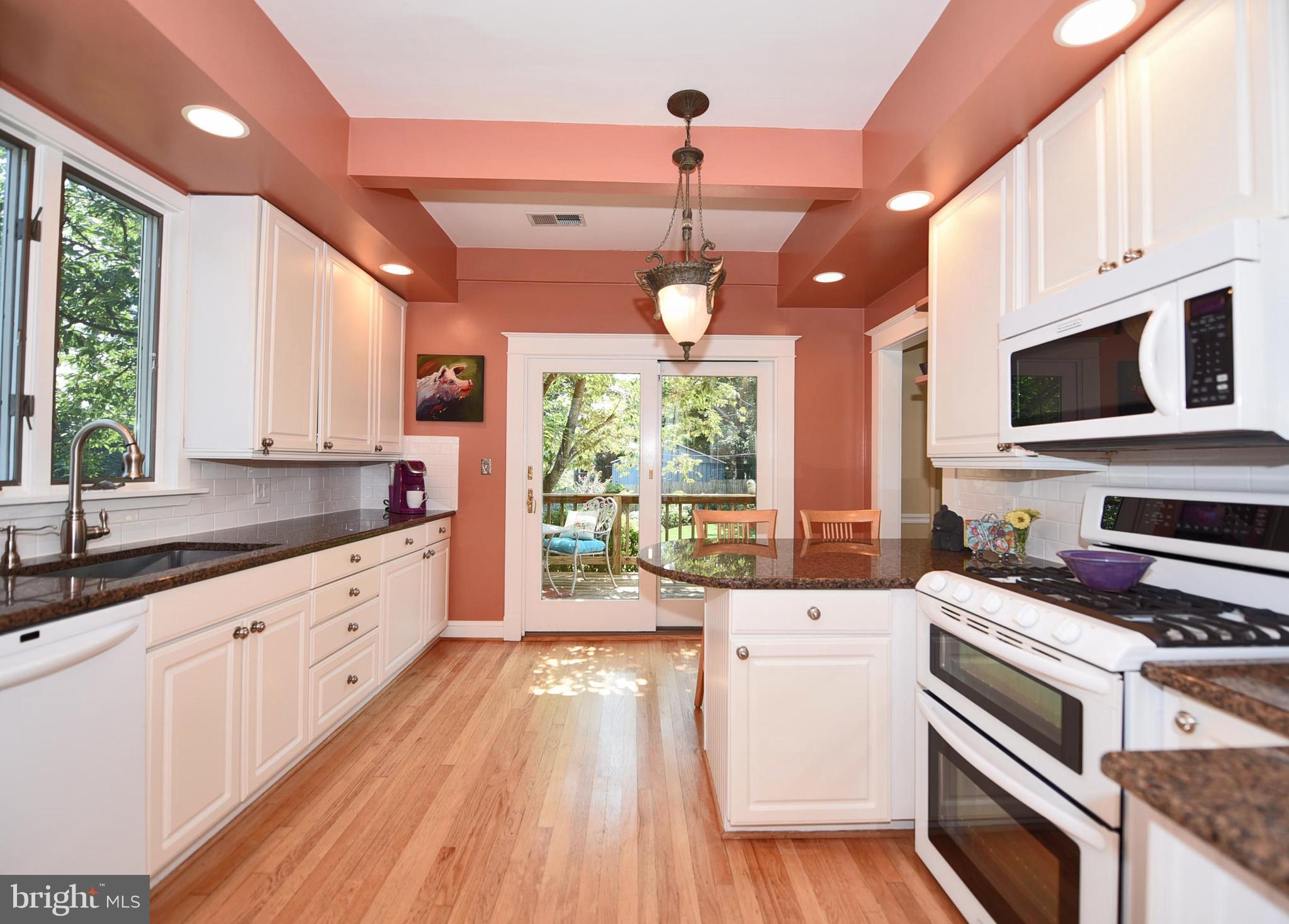709 Hollen Road Baltimore, MD 21212 - Photo 4 of 30 Hardwood Floors