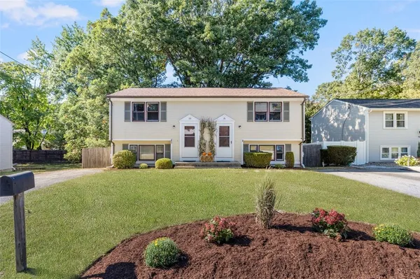 $539,900 | 131 Kenyon Avenue, Warwick, RI 02886