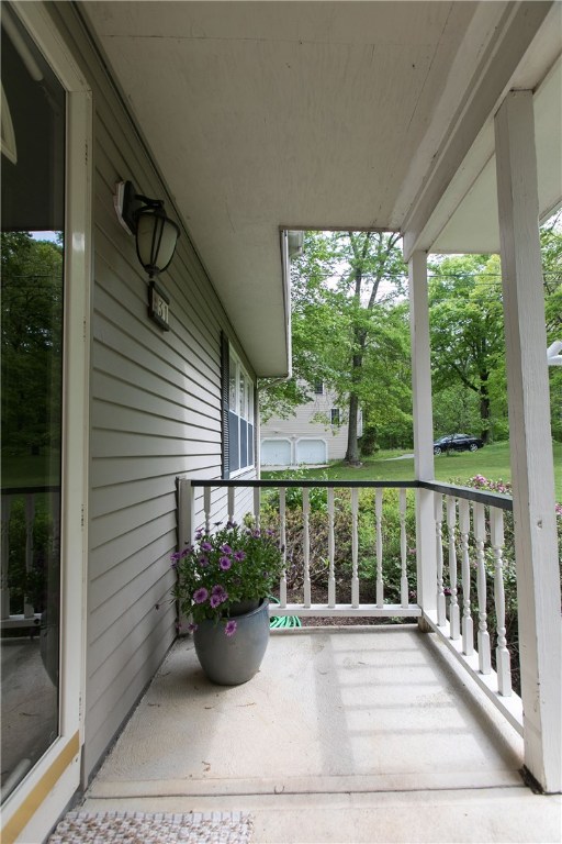 31 Whipple Road Lincoln, RI 02865 - Photo 5 of 40 Gallery Image 5