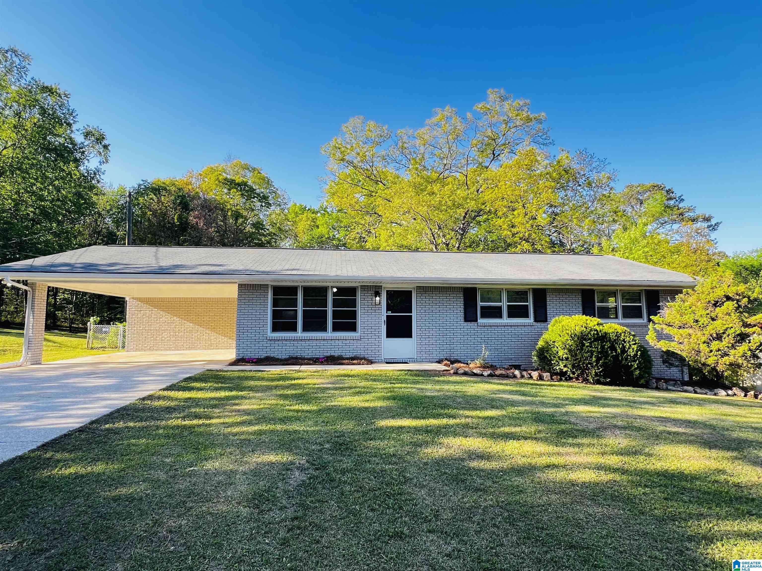 211 Oak Road Anniston, AL 36206 - Photo 2 of 28