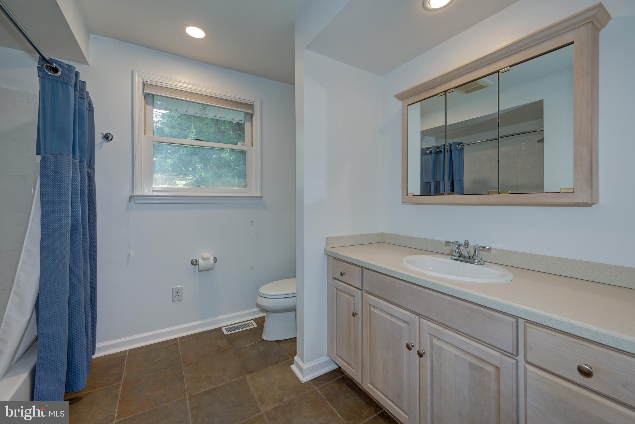 561 Nottingham Drive Yardley, PA 19067 - Photo 35 of 49 Second Full Bathroom