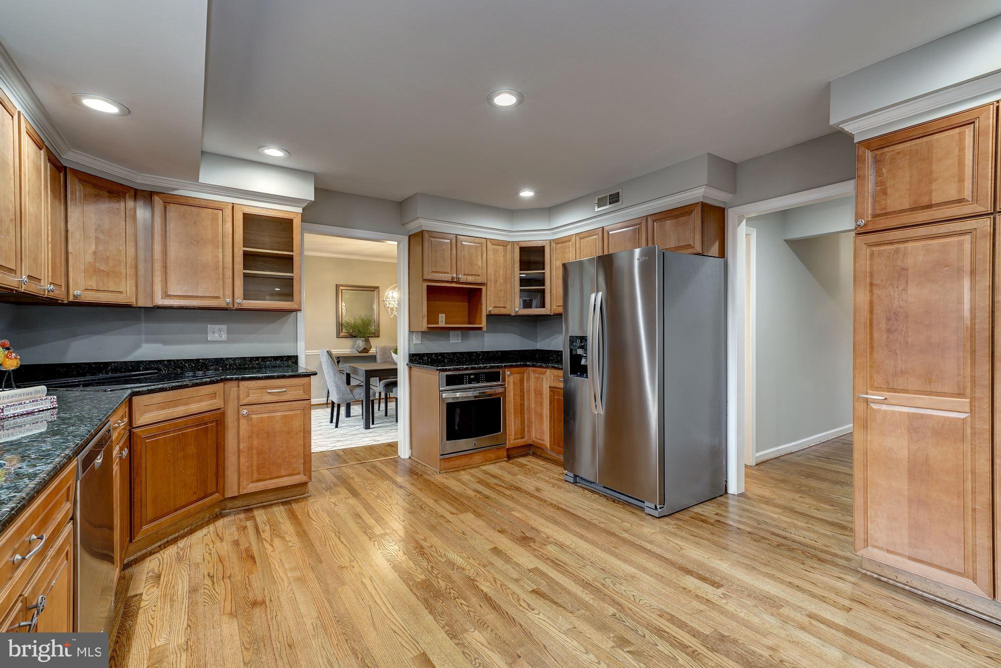 11908 Hunting Ridge Court Potomac, MD 20854 - Photo 11 of 36 Main Level - Kitchen