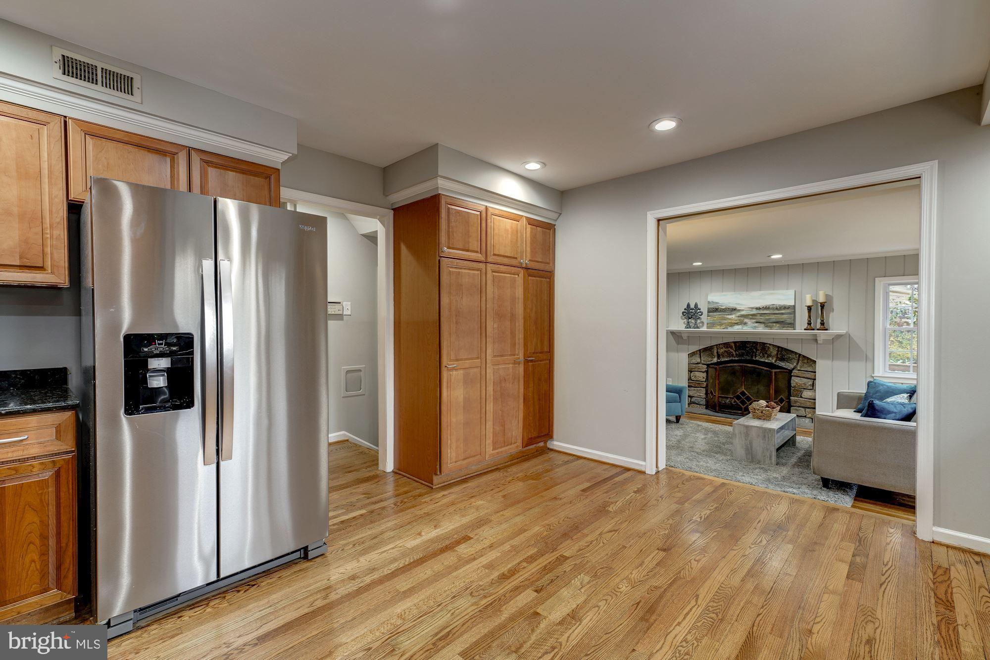 11908 Hunting Ridge Court Potomac, MD 20854 - Photo 12 of 36 Main Level - Kitchen