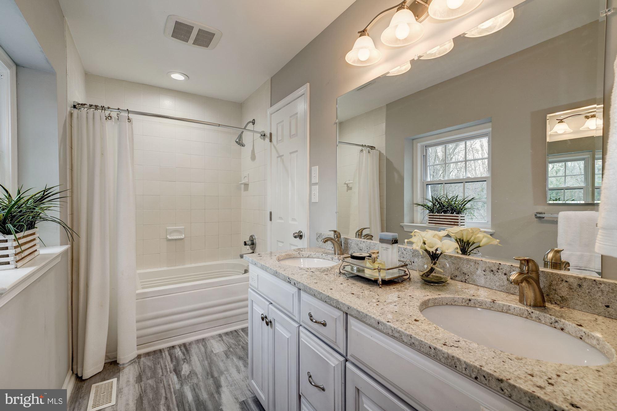 11908 Hunting Ridge Court Potomac, MD 20854 - Photo 19 of 36 Upper Level - Master Bath