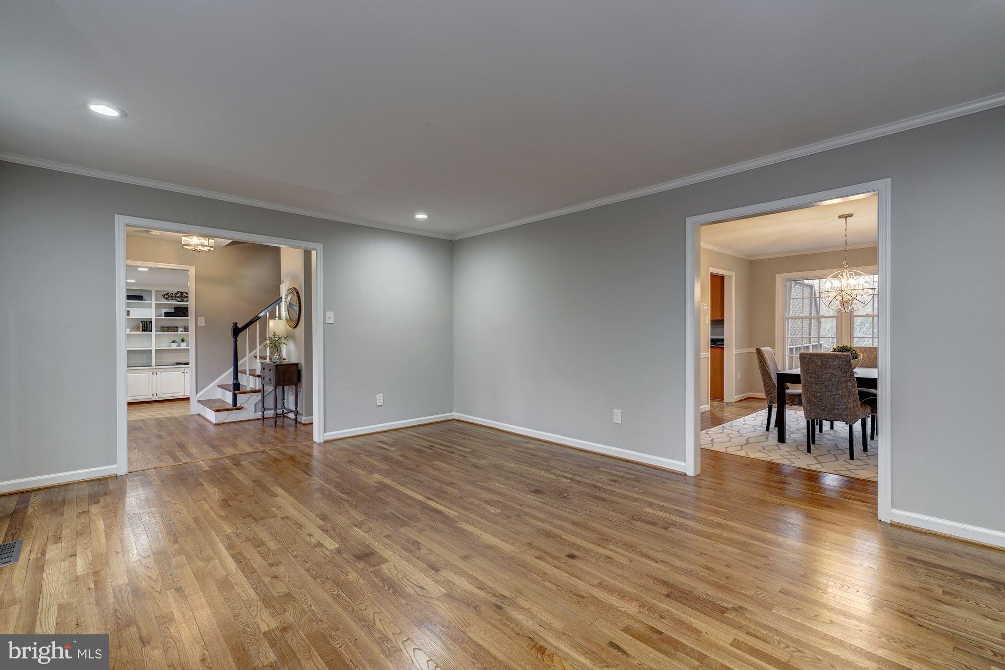 11908 Hunting Ridge Court Potomac, MD 20854 - Photo 7 of 36 Main Level - Living Room