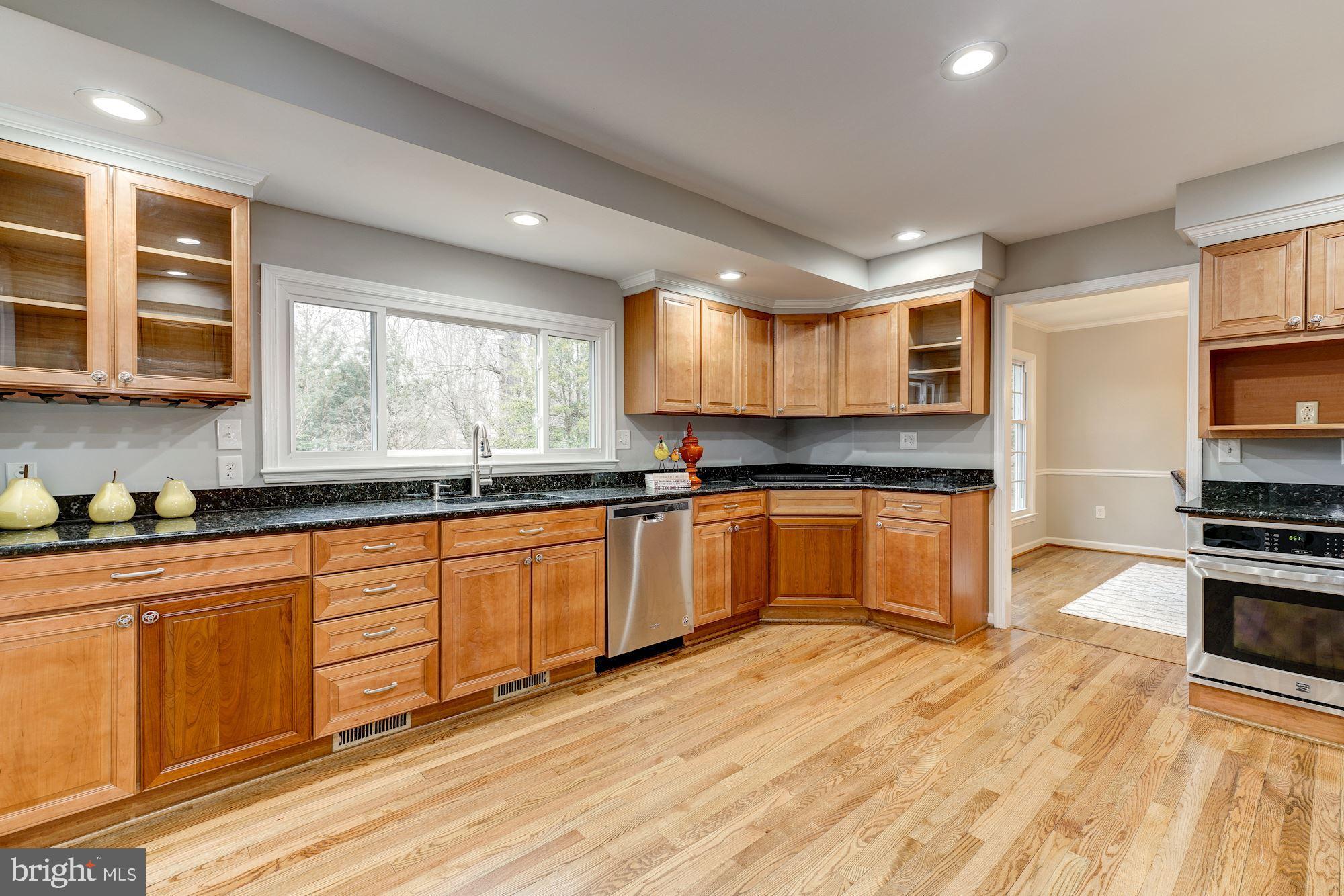 11908 Hunting Ridge Court Potomac, MD 20854 - Photo 10 of 36 Main Level - Kitchen