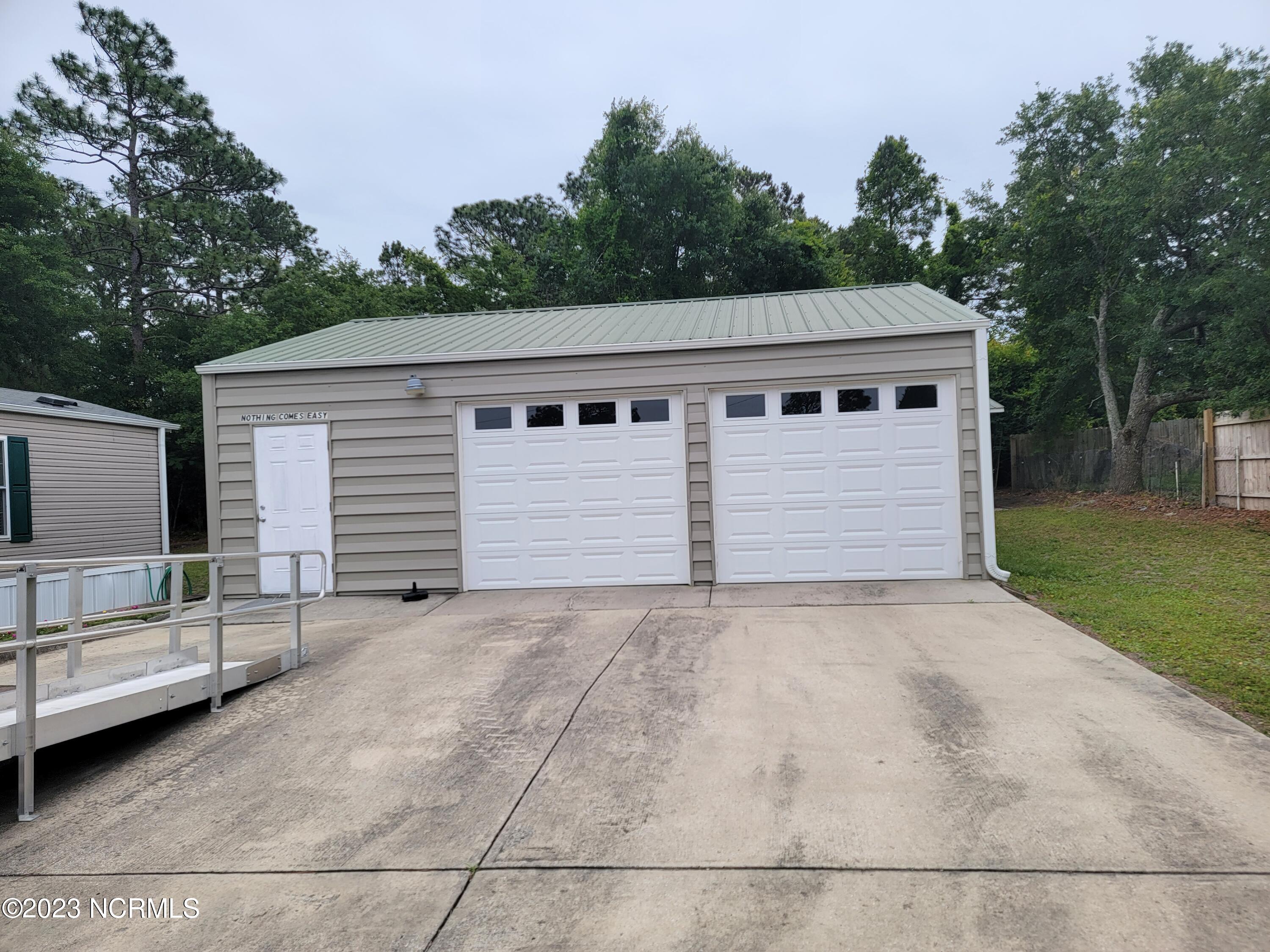 208 South Smith Street Holly Ridge, NC 28445 - Photo 4 of 8 20230526_114955