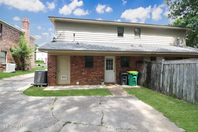 $132,000 | 913 Glastonbury Circle, Unit B, Ridgeland, MS 39157