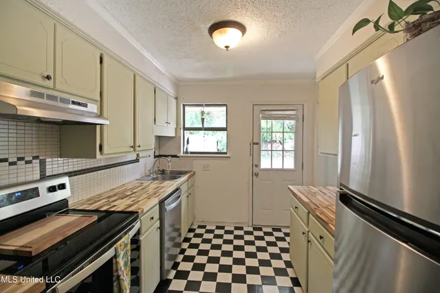 $132,000 | 913 Glastonbury Circle, Unit B, Ridgeland, MS 39157