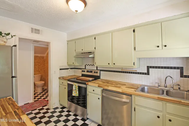 $132,000 | 913 Glastonbury Circle, Unit B, Ridgeland, MS 39157