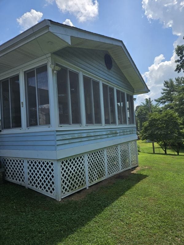 929 Nantucket Avenue Mount Carmel, TN 37645 - Photo 13 of 15 a view of a house with a deck