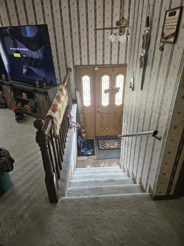 929 Nantucket Avenue Mount Carmel, TN 37645 - Photo 4 of 15 a view of entryway