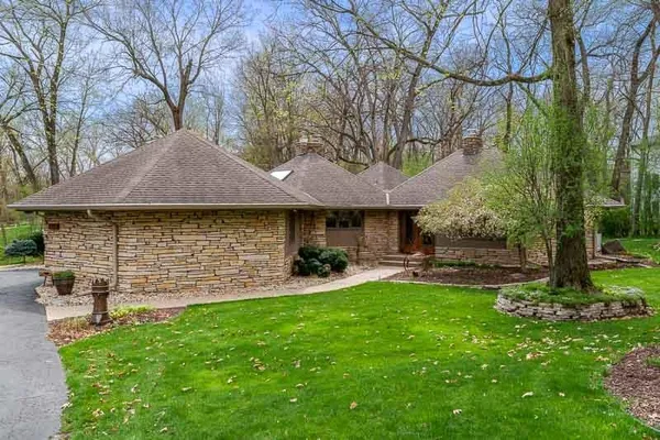 $495,000 | 7834 North Gate Road, Roscoe, IL 61073