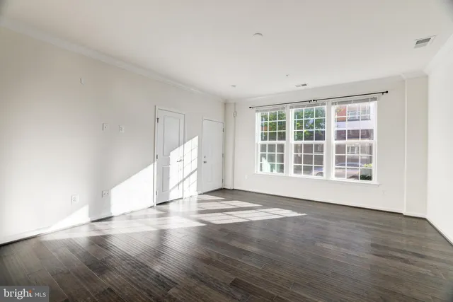 $2,950 | 13660 Endeavour Drive, Unit 20C, Herndon, VA 20171